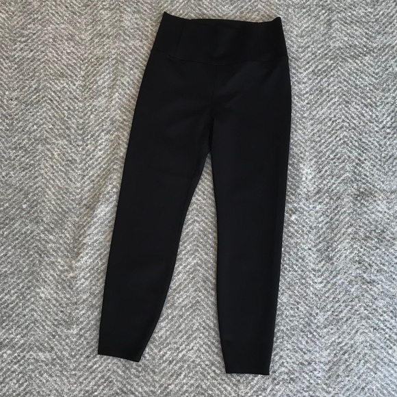 HOT RN 🔥 VUORI BLACK EVOLVE LEGGINGS - Picture 6 of 11